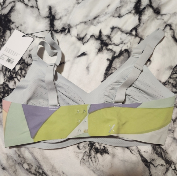 Knix V-neck padded bra - Picture 2 of 7